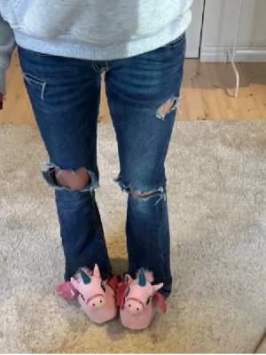 Snygga jeans - Säljer ett par jeans som inte längre kommer till användning💓 tryck gärna på ”köp nu”