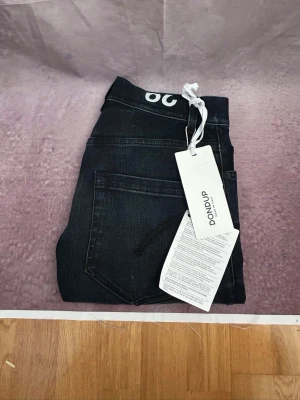 Helt nya Dondup jeans slim fit - Nyskick | Size 29 | fraktar inom 24 timmar | för att köpa klicka ”köp nu” | vid frågor eller funderingar är det bara att skicka ett meddelande | följare får bättre rabatter🙌