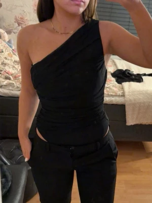 Snedskuren body - Jätte fin och helt ny body från Zara!