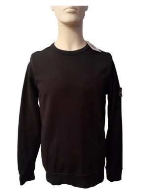 STONE ISLAND SWEATSHIRT  - -STONE ISLAND SWEATSHIRT   -CONDITION 10/10   -COLOUR BLACK  -SIZE  FITS SMALL      P.T.P 50 CM  -RETAIL 3200 SEK   300 EURO   -✅ AUTHENTIC  