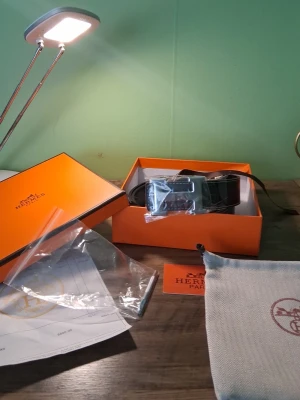 Svart H bälte - Helt ny bälte som kommer med allt som behövs! DM för mer info.