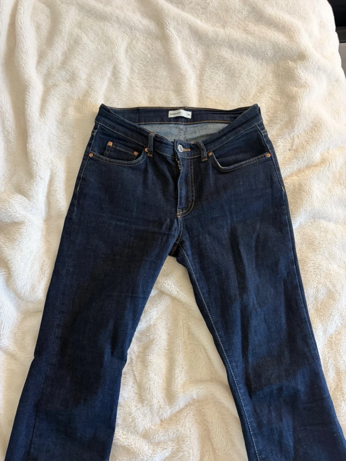 Mörkblå bootcut jeans