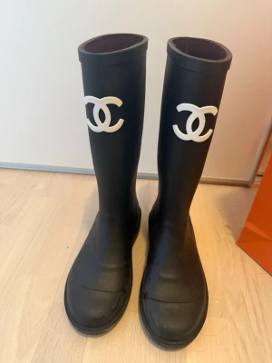C stövlar  - I A kvalite. Identiska med dom vanliga. Använda en gång nypris på dom vanliga 30 000kr köpte dessa för 5000kr