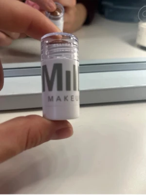 Milk bronzer stick baked - Säljer ett oanvänt bronzer stick från Milk Makeup i färgen baked.Helt oanvänd med ”lock kvar” (se bild 2)