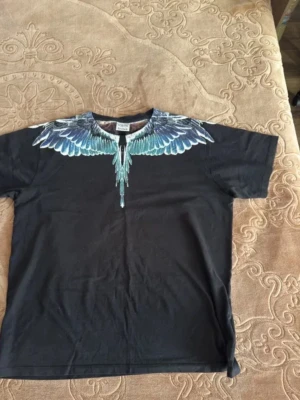 Marcelo burlon t shirt - Storlek S men känns som M använd 2-3 gånger 