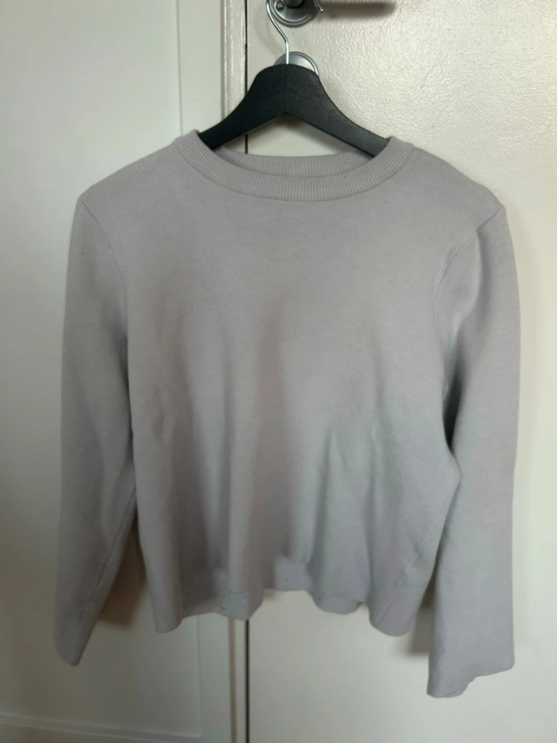 Ljusgrå basic tröja med rund hals - 1