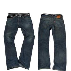 Levis 506 - Sjukt feta Levis 506 med snygga fades och honeycombs. Jeansen är i storlek 31/32. Tveka inte på att skriva om ni har frågor eller funderingar.                                            Ytterbenslängd: 105cm Midjemått: 43cm Fotvidd: 21,5cm