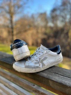 Premiata skor - Tja, säljer nu dessa feta premiata skor perfekta till sommaren🙌😊Storlek 42. Har inte använt så mycket, små skavanker här o där men fortfarande i ett VÄLDIGT BRA SKICK!! Pris kan diskuteras😎 Hör av dig vid frågor😁