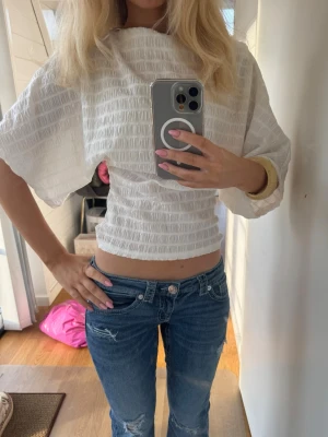 Vit blus  - Vit topp från Nelly. Aldrig använd 