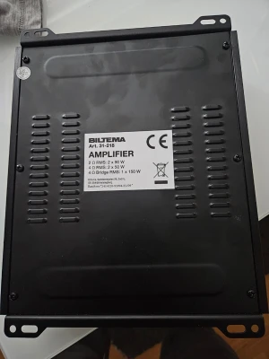 Biltema bilförstärkare 2x50W - Säljer en svart bilförstärkare från Biltema, modell 31-218. Den har 2 ohm RMS: 2x90W, 4 ohm RMS: 2x50W och 4 ohm bridge RMS: 1x150W. Tillverkad i metall med ventilationshål och anslutningar för högtalare och ström.