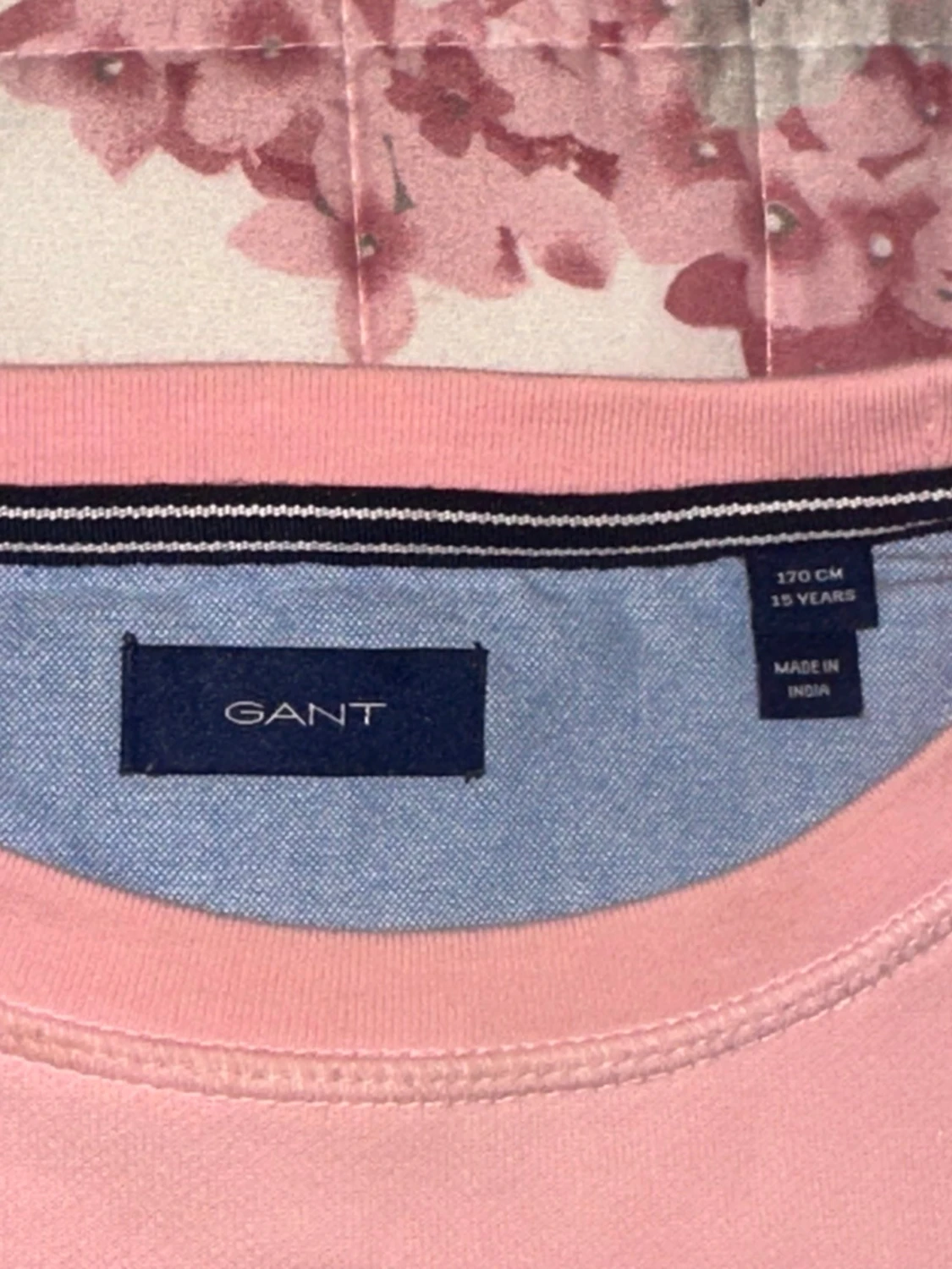 Ljusrosa sweatshirt från GANT strl 170cm 15 years - 2