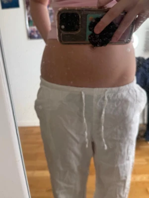 linnebyxor - säljer dessa linnebyxor från Gina som inte säljs längre i storlek 170, xs-s och de passar bra för längre folk eftersom det är långa på mig så passar dig som är 170-175💓