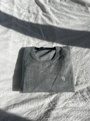 Grå tunnstickad från Tiger of Sweden  - Grå tunnstickad från Tiger of Sweden 