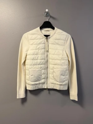 Massimo Dutti Cardigan Jacka - ‼️VI TAR EJ BYTEN‼️| Massimo Dutti Cardigan | Skick: 8/10  | Storlek XS (se mått på bilderna 📏) | Fraktar imom 24 timmar efter affär 📦| Hör av dig vid minsta fråga eller fundering 💭 