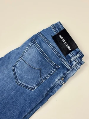 Jacob Cohën Nick Slim Jeans - Jacob Cohën Nick Slim Jeans | Modell: Nick Slim | Slim fit | Skick: Nyskick | Nypris: 5800+ kr | Storlek: W33 | Hör av dig vid minsta fundering 📦