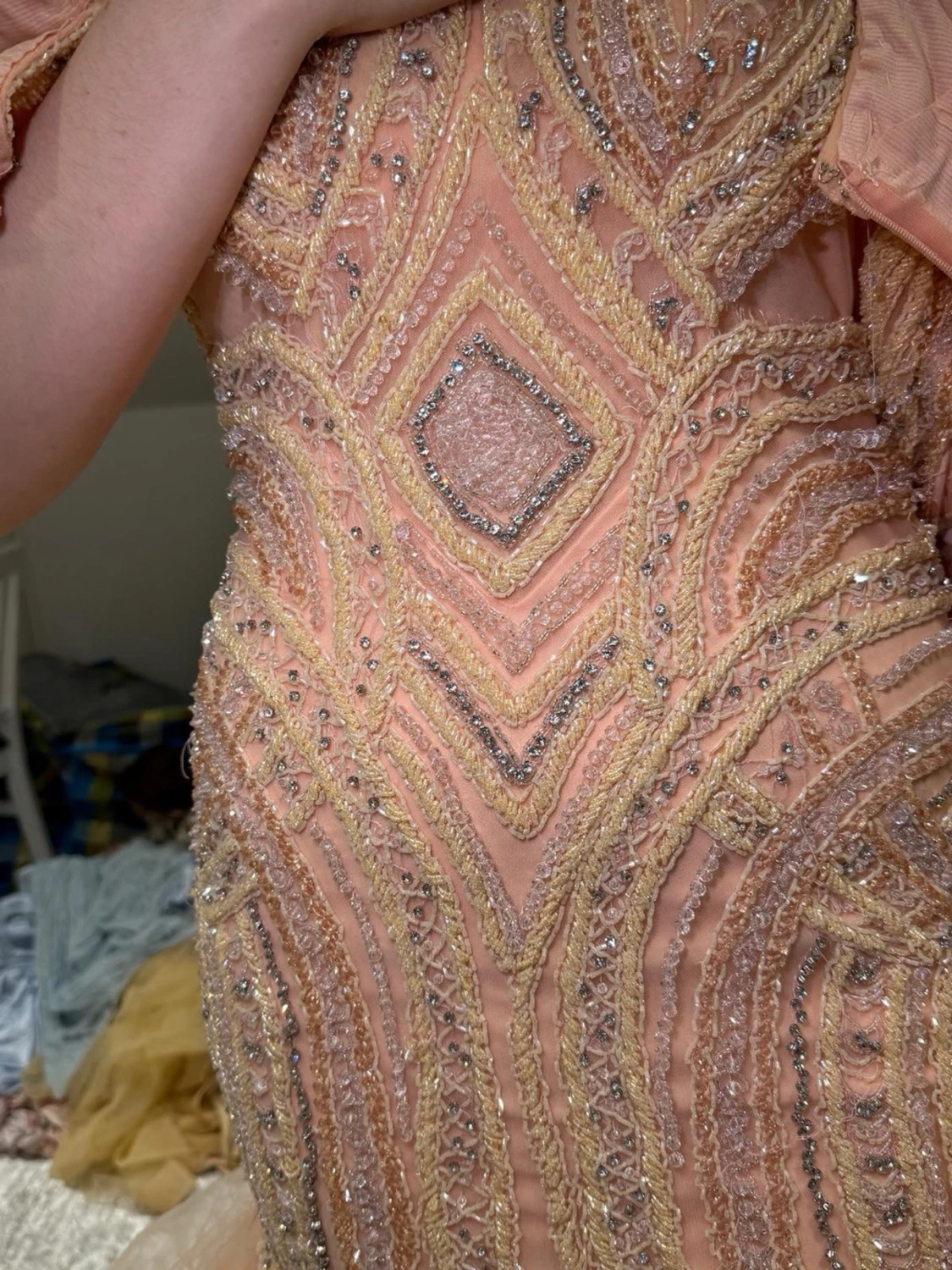 Champagnefärgad långklänning med volang - 4