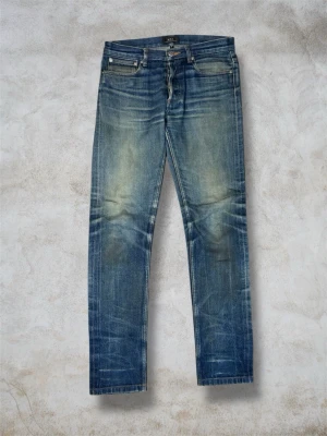 A.P.C SELVAGE JEANS  - Otroligt feta Selvage jeans från A.P.C | Strl: 28 | De är ganska smutsiga nu men efter en tvätt blir de ännu fetare |Hör av dig vid intresse eller om du undrar någonting! 
