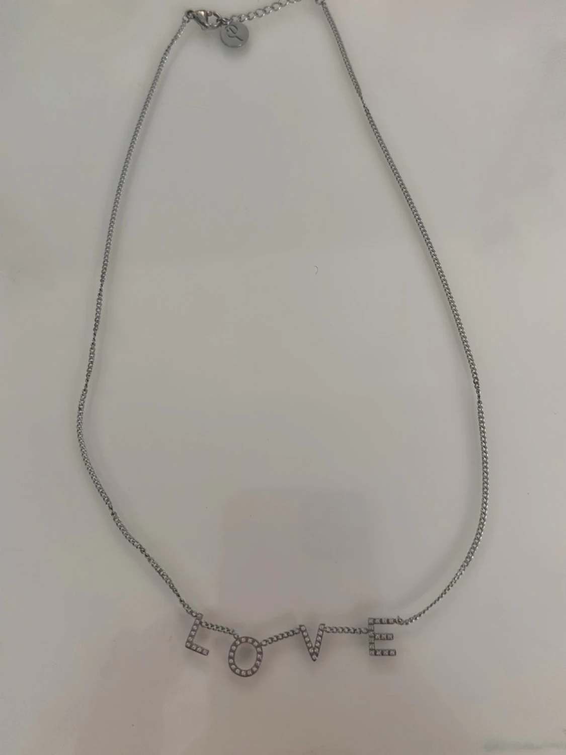 Silverhalsband med LOVE-bokstäver - 1