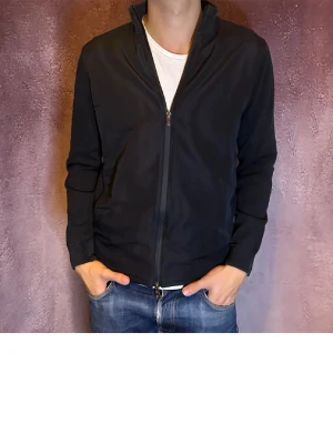 Massimo dutti cardigan - Mycket fint skick. Size M. Hör av dig vid frågor eller funderingar!