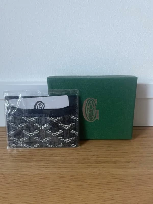 Korthållare - Helt ny, kommer med låda, 1-3 dagar leverans