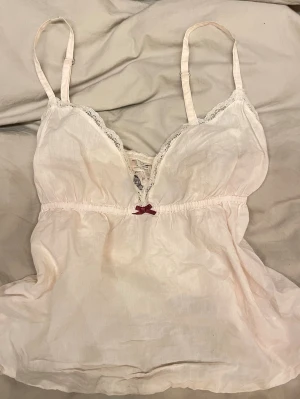 Ljusrosa Odd Molly linne - Supersöt Odd Molly topp med fina spetsdetaljer🩷 Bra skick