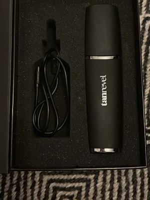 Tanrevel Pro brun utan sol-maskin - Produkten har används ca 5 gånger, rengjorts efter varje användning (se bild). Originalförpackning och laddare medföljer. 