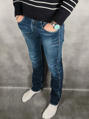 Replay Anbass - - Replay Anbass — Storlek 30/34 — 9/10 - Bra skick utan skavanker — Inkluderat - Jeans — Retail 2000kr — Modellen är 180cm, 65kg