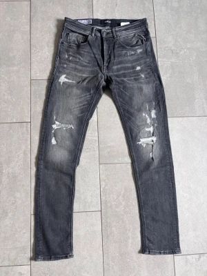 Replay Jeans - Slitna Replay Jeans Mörka - WILLBI Regular Slim Fit - Storlek W29 L32 - Skick 9/10 - Hör av dig vid minsta fundering! 