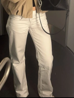 Vita jeans  - Fina vita jeans från Zara