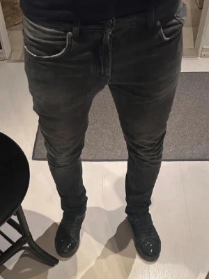 Dondup slim jeans - Size : 30 jeans: dondup säljer på grund av fel storlek priset kan diskuteras. Helt oanvända skulle säga 9/10 
