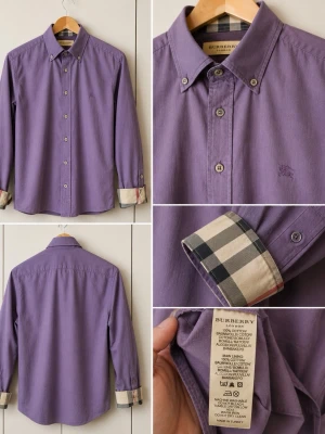 Burberry skjorta  - Lila Burberry skjorta i storlek s, otroligt bra skick! Knappt tecken på användning och har otroligt mycket kvar att ge!