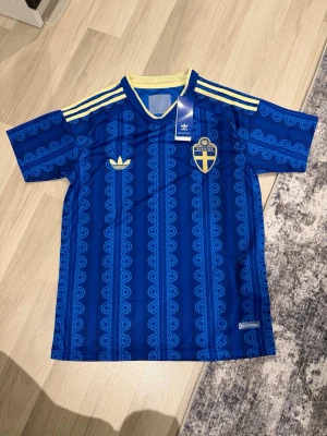 Sverige t-shirt  - Sprillans ny Sverige tisha! Investera nu och supporta Sverige! Vid minsta fundering kontakta oss✔️