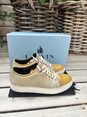 Lanvin cap toe - Säljer dessa tvärfeta Lanvinsen i storlek Uk6 motsvarar 42 , skicket är 9/10, skriv vid info/bilder! ALLT OG medföljs!