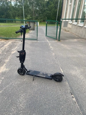  kukirin s1 max svart/lite vit - Säljer en svart/lite vit kukirin s1 max, har körts i 0-5 km totalt, säljes för att ska köpa en elcykel. helt ny kommer med original laddare.