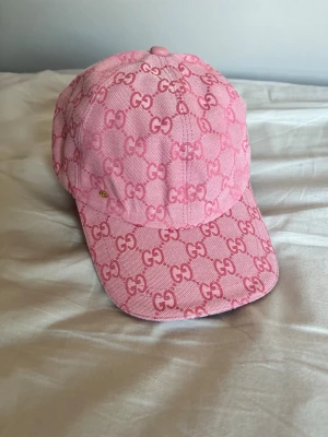 GG Keps - Rosa GG Keps med storlek M (58 cm). Bra pris och helt ny!