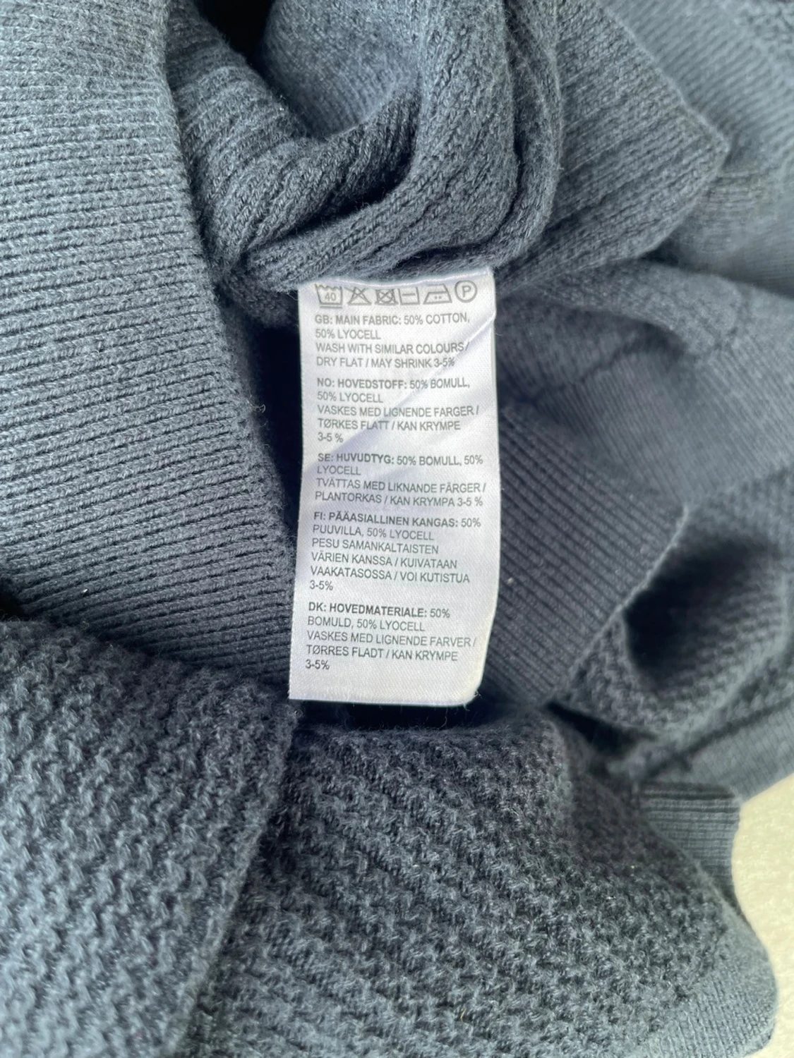 Mörkblå stickad t-shirt - 3
