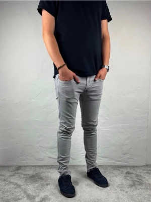 Replay jeans  - Ett par riktigt snygga jeans från Replay i storlek W32 L34 i modellen Anbbas 