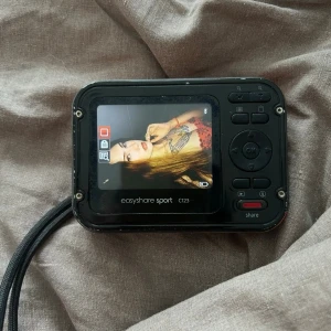 Kodak Digitalkamera  - Digitalkamera med 12 MP och vattentät funktion upp till 3.0 meter. Fullt fungerade trots att den har några år på nacken, bilder tagna med kameran 3-5.