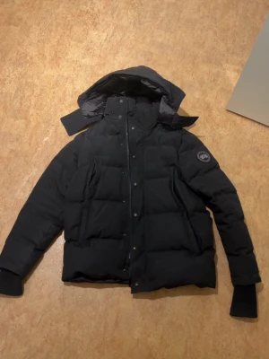 Canada goose jacka - Svart canada goose jacka storlek M. 