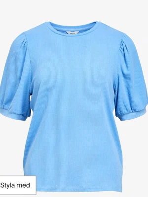 Blå topp från Object - Snygg blå  topp från Object med puffiga korta ärmar och rund halsringning. Tillverkad i mjukt material som ger en bekväm känsla och en stilren look. Perfekt att matcha med jeans eller kjol för en somrig outfit!
