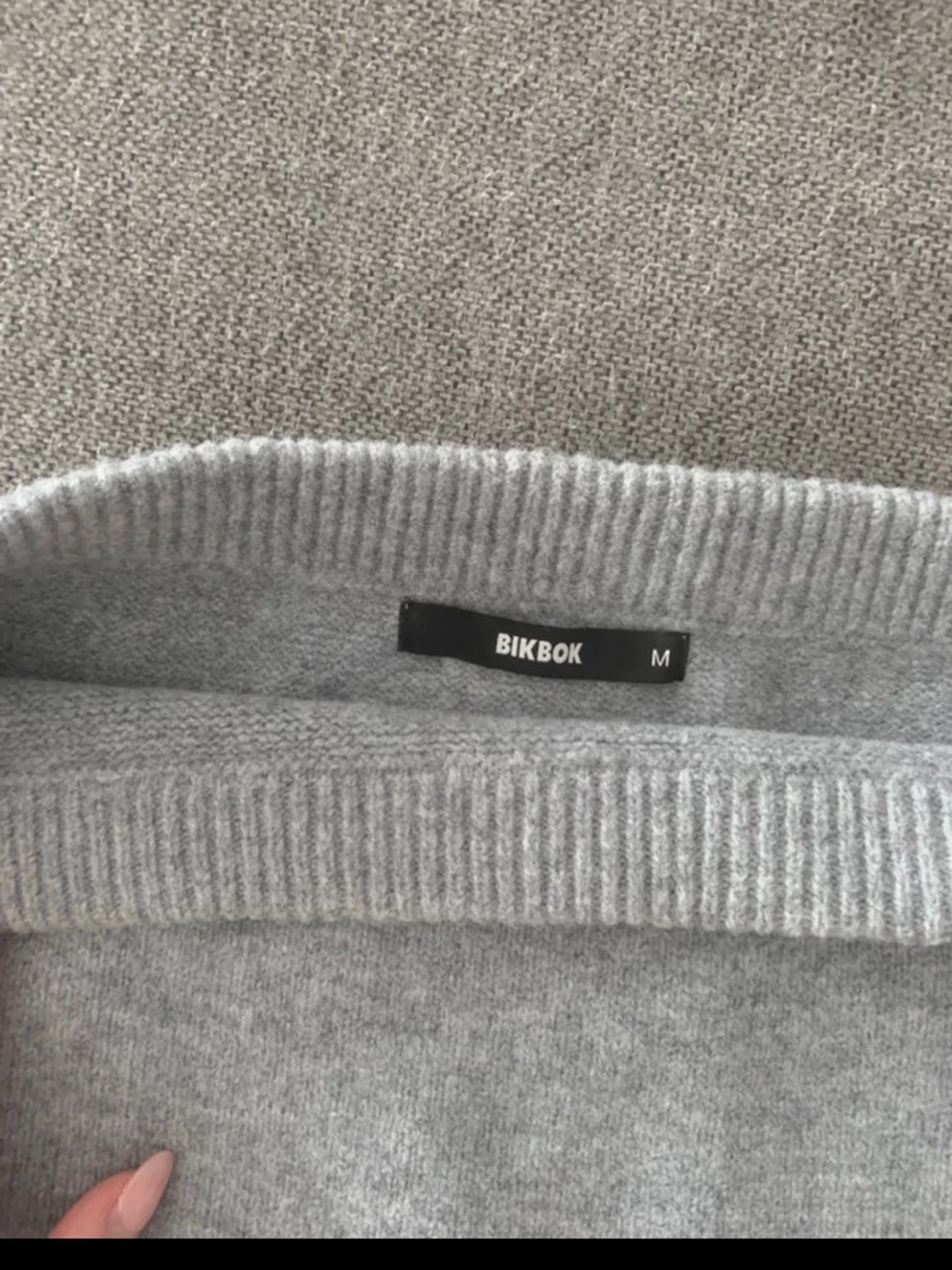 Grå stickad kortkjol - 2