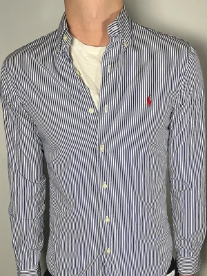 Ralph Lauren skjorta - Säljer en riktigt snygg och trendig Ralph Lauren skjorta i fint skick, storlek S, vid frågor är det bara att skriva //Gramenti