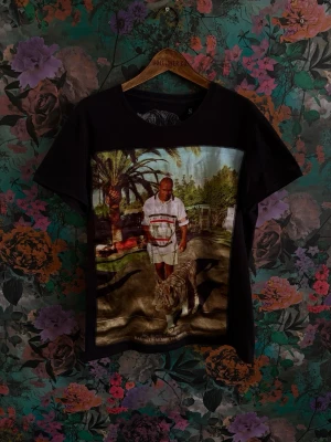 Bastille Luxury Anarchism T-shirt (Mike Tyson) - Bastille Luxury Anarchism T-shirt i storlek S, i fint skick. Hör av dig om du har några frågor!