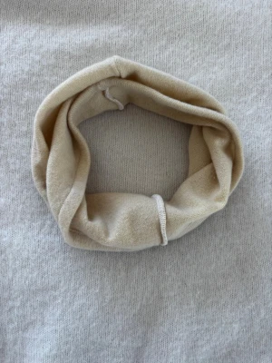 Gul kahsmirbuff - Buff gjord på 100% återvunnen kashmir💕💕