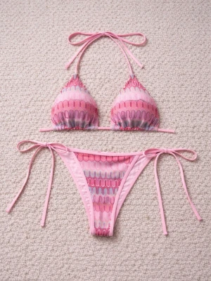 Boho bikini / zigzag bikini / missoni bikini /Becksöndergaard inspired bikini y2k - Supersöt trekantsbikini i rosa toner med vågigt mönster i blått, vitt och rött. Både överdel och underdel har knytband i sidorna och nacken för perfekt passform. Materialet känns mjukt och stretchigt, perfekt för lata dagar på stranden.
