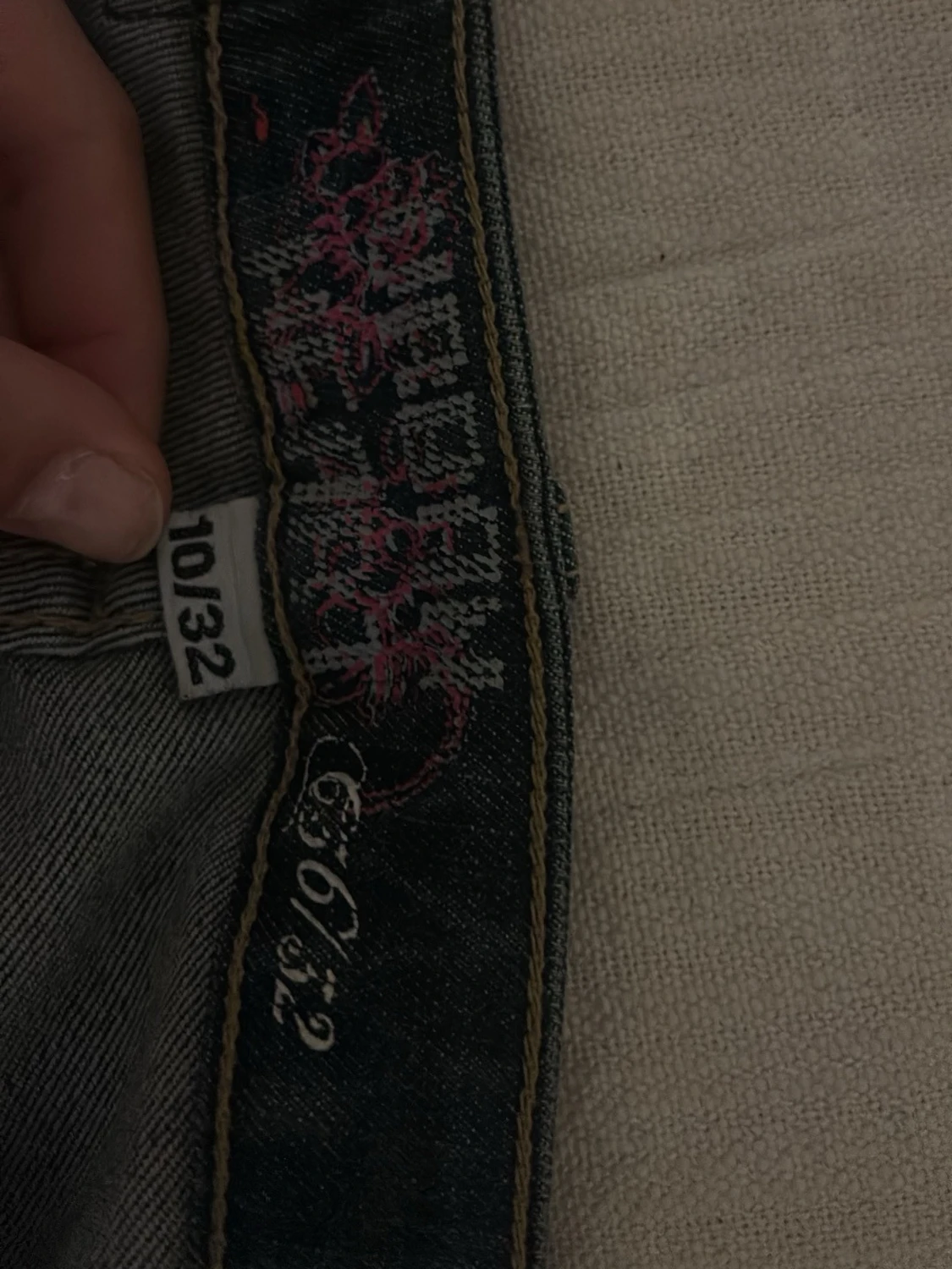 Mörkblå utsvängda jeans med kontrast - 3