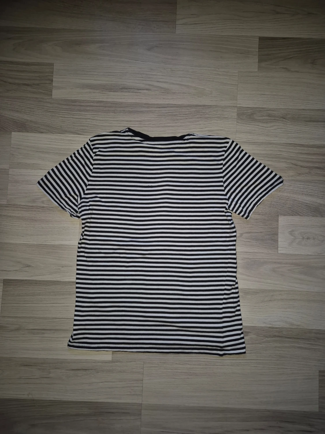 Randig svartvit t-shirt - 1