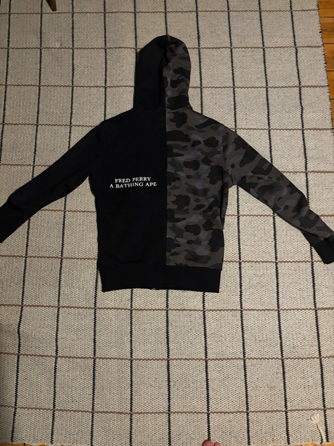 Svart och camo hoodie Fred Perry x BAPE - 1
