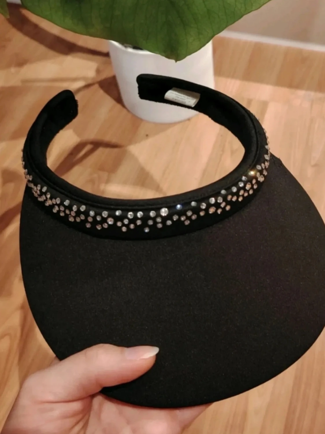 Svart visirkeps med strassdetaljer💎❤️ 