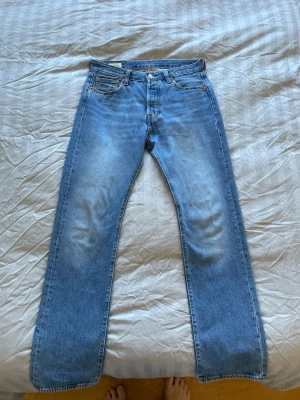 Levis 501 - Snygga Levis 501 som knappt är använda, tycker inte om passformen, så knappt använda och de får gå vidare till nästa ägare